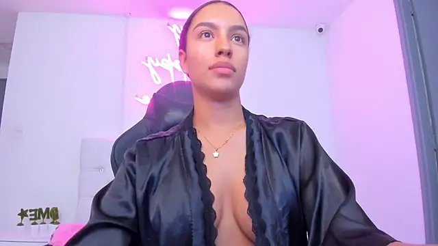 Snapshot of xiomara__cortes chatting on 11/06/25, 12:55 xiomara cortes online show from 11/06/25, 12:55