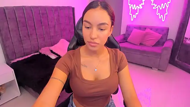 Snapshot of xiomara__cortes chatting on 11/14/25, 07:45 xiomara cortes online show from 11/14/25, 07:45