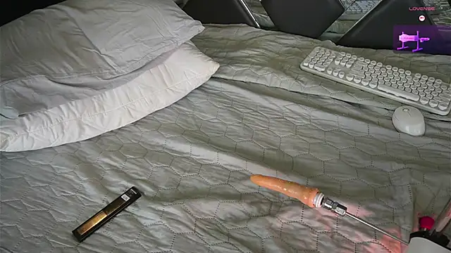 Snapshot of charlotte_01 chatting on 02/24/25, 05:33 charlotte 01 online show from 02/24/25, 05:33