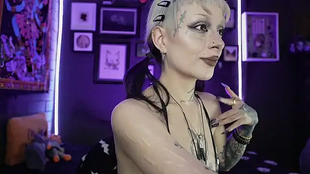 Snapshot of insania_9999_ chatting on 01/16/26, 04:11 insania 9999 online show from 01/16/26, 04:11