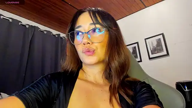 Snapshot of sofimendoza chatting on 12/22/25, 04:53 sofimendoza online show from 12/22/25, 04:53