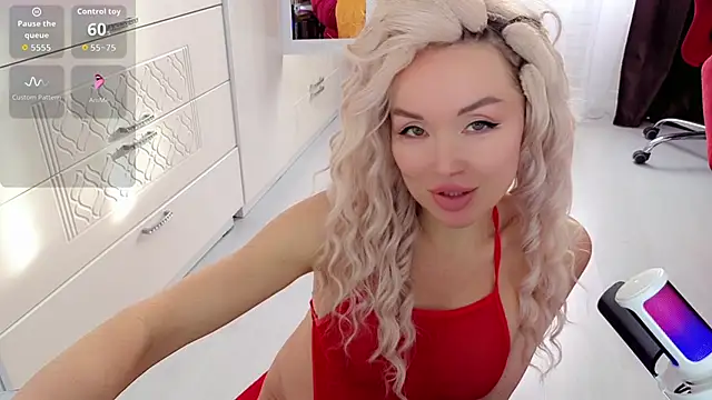 WhiteBunny online show from 01/14/26, 07:58