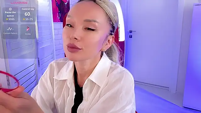 WhiteBunny online show from 04/15/26, 07:37