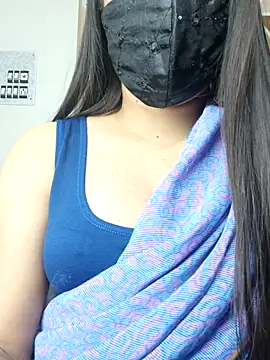 Snapshot of _desigori chatting on 03/05/25, 04:13  desigori online show from 03/05/25, 04:13