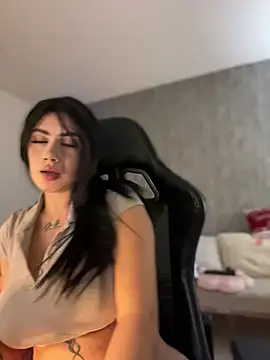 Snapshot of clarachanelricek chatting on 12/21/24, 12:42 clarachanelricek online show from 12/21/24, 12:42