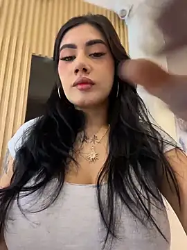 Snapshot of clarachanelricek chatting on 12/02/25, 07:42 clarachanelricek online show from 12/02/25, 07:42