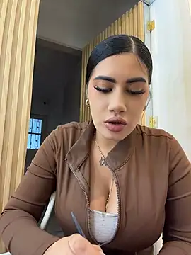 clarachanelricek online show from 04/17/26, 08:23