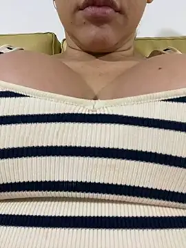 Snapshot of SophieBarnett chatting on 02/20/25, 11:42 SophieBarnett online show from 02/20/25, 11:42