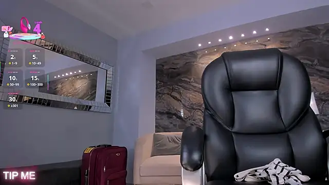 Snapshot of SophieBarnett chatting on 09/23/25, 01:19 SophieBarnett online show from 09/23/25, 01:19