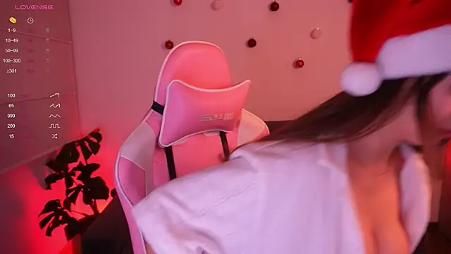 Snapshot of annie24_evans chatting on 12/20/24, 03:03 annie24 evans online show from 12/20/24, 03:03