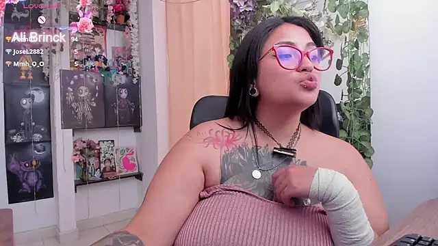 Snapshot of _Ali_Brinck_ chatting on 02/26/25, 07:05 Ali Brinck online show from 02/26/25, 07:05