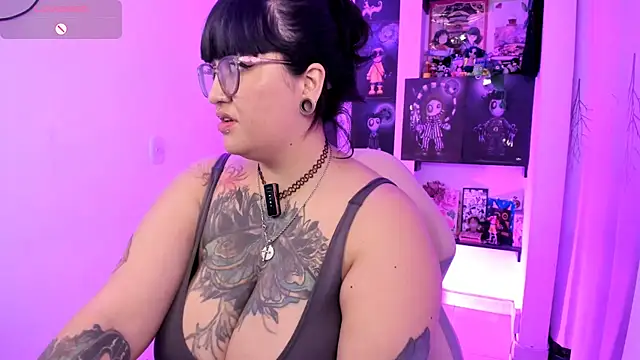 Snapshot of _Ali_Brinck_ chatting on 09/24/25, 02:48 Ali Brinck online show from 09/24/25, 02:48