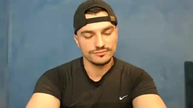 Snapshot of alex_blu chatting on 04/17/26, 04:54 alex blu online show from 04/17/26, 04:54