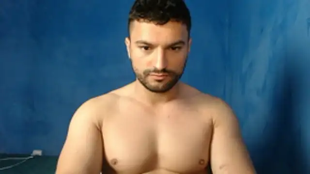 Snapshot of alex_blu chatting on 05/31/26, 12:45 alex blu online show from 05/31/26, 12:45