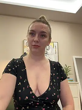 Snapshot of Janeee chatting on 12/06/24, 03:33 Janeee online show from 12/06/24, 03:33