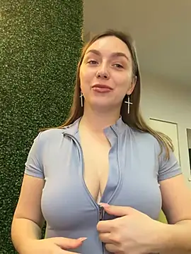 Snapshot of Janeee chatting on 03/08/25, 07:49 Janeee online show from 03/08/25, 07:49