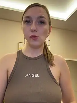 Snapshot of Janeee chatting on 03/20/25, 04:31 Janeee online show from 03/20/25, 04:31