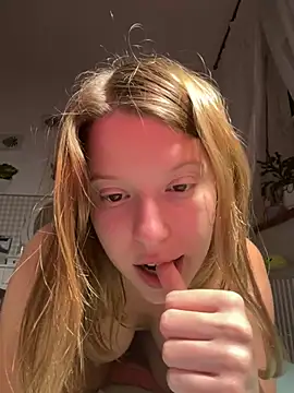 kimczii online show from 03/17/25, 10:27