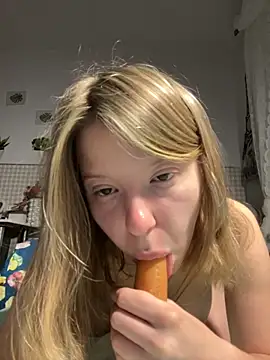 Snapshot of kimczii chatting on 06/17/26, 06:16 kimczii online show from 06/17/26, 06:16