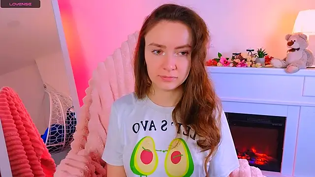 Snapshot of ___Emily___ chatting on 03/10/25, 07:32    Emily    online show from 03/10/25, 07:32