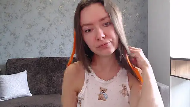 Snapshot of ___Emily___ chatting on 10/05/25, 10:02    Emily    online show from 10/05/25, 10:02