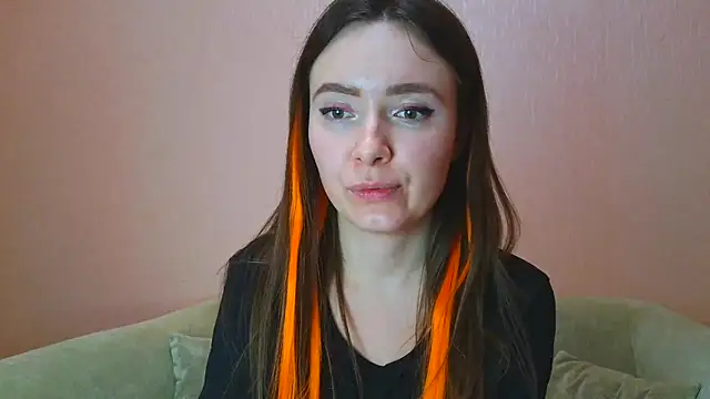    Emily    online show from 12/21/25, 09:00