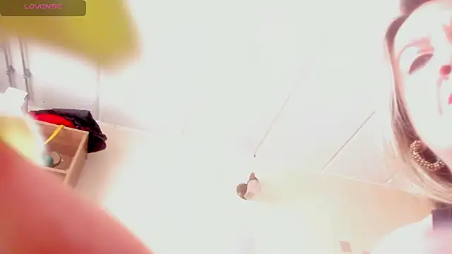 Snapshot of charlize_legs chatting on 12/08/24, 04:28 charlize legs online show from 12/08/24, 04:28