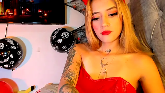 Snapshot of Sabrina_Cole chatting on 11/02/25, 04:04 Sabrina Cole online show from 11/02/25, 04:04