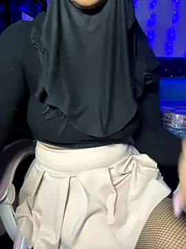 Snapshot of Jameela chatting on 11/02/25, 11:07 Jameela online show from 11/02/25, 11:07