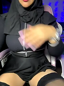 Snapshot of Jameela chatting on 11/03/25, 09:48 Jameela online show from 11/03/25, 09:48