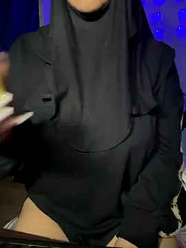 Snapshot of Jameela chatting on 11/25/25, 01:38 Jameela online show from 11/25/25, 01:38