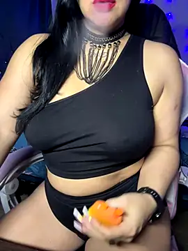 Snapshot of Jameela chatting on 11/26/25, 02:45 Jameela online show from 11/26/25, 02:45