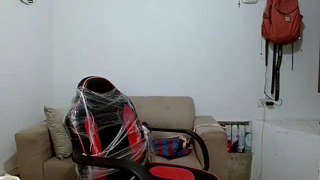 angelamarie1 online show from 12/16/25, 10:42