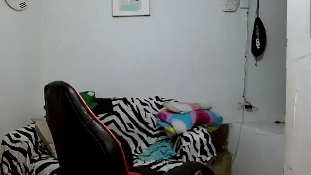 angelamarie1 online show from 04/07/26, 10:48