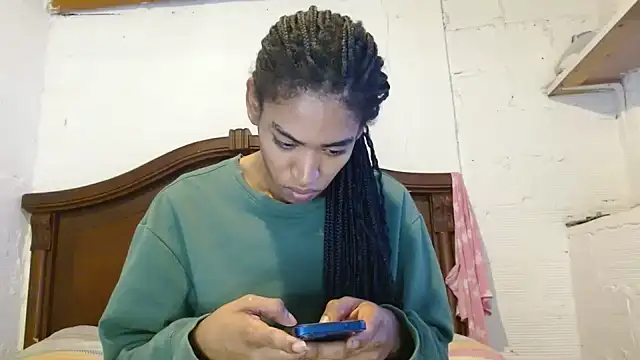 Snapshot of angelamarie1 chatting on 06/25/26, 01:04 angelamarie1 online show from 06/25/26, 01:04