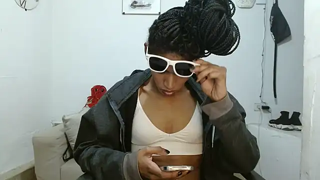 Snapshot of angelamarie1 chatting on 07/04/26, 05:02 angelamarie1 online show from 07/04/26, 05:02