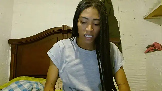 Snapshot of angelamarie1 chatting on 07/12/26, 01:07 angelamarie1 online show from 07/12/26, 01:07