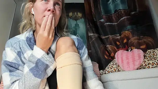 Lola Belgium online show from 10/31/25, 07:20