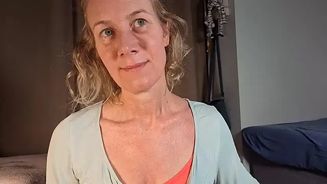 Lola Belgium online show from 07/14/26, 04:17