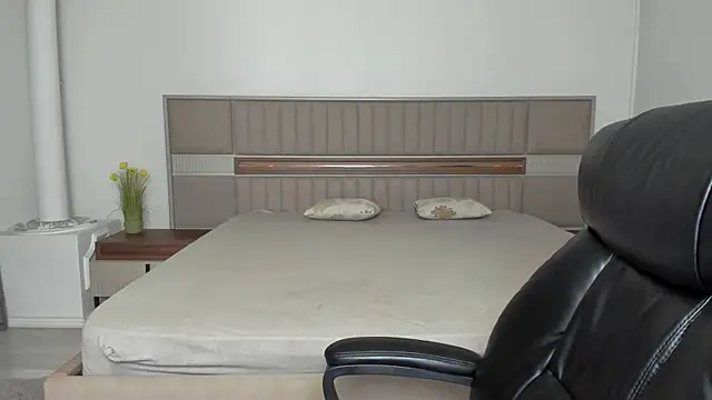 Sierra Halle online show from 11/30/25, 10:14