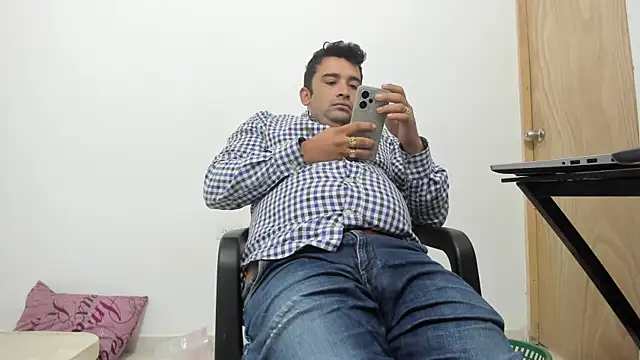 isearchcompany online show from 11/28/25, 12:19