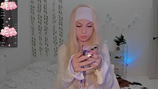 Snapshot of Mary_tiim chatting on 01/23/25, 01:24 Mary tiim online show from 01/23/25, 01:24