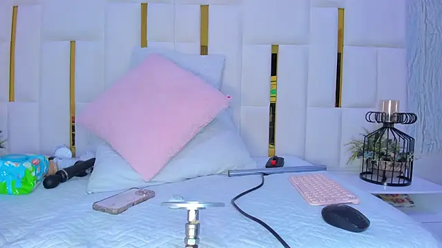 Snapshot of paola_rodriguez chatting on 12/23/25, 08:56 paola rodriguez online show from 12/23/25, 08:56