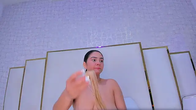 Snapshot of paola_rodriguez chatting on 01/15/26, 12:10 paola rodriguez online show from 01/15/26, 12:10