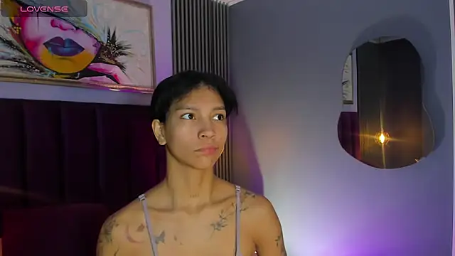 LauraAristizabal online show from 10/28/25, 12:52