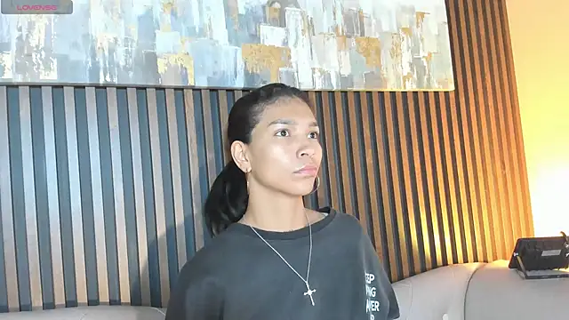 LauraAristizabal online show from 02/15/26, 12:03