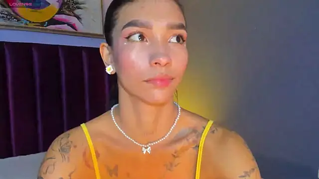 LauraAristizabal online show from 04/03/26, 12:36