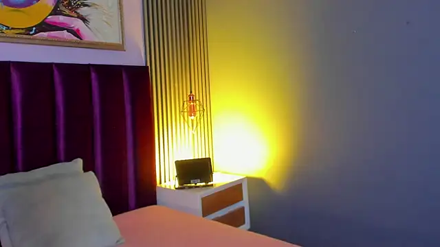 LauraAristizabal online show from 04/11/26, 12:04