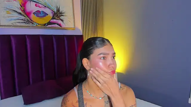 Snapshot of LauraAristizabal chatting on 04/19/26, 12:37 LauraAristizabal online show from 04/19/26, 12:37