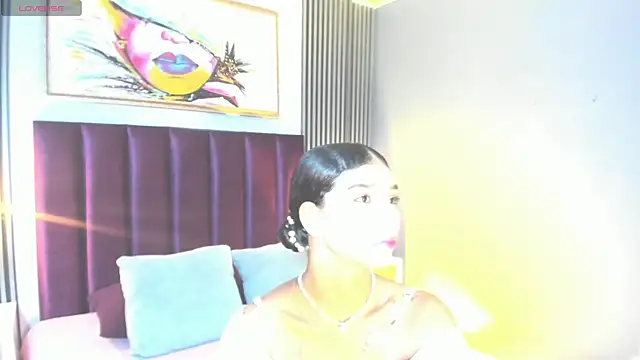 Snapshot of LauraAristizabal chatting on 04/28/26, 12:43 LauraAristizabal online show from 04/28/26, 12:43